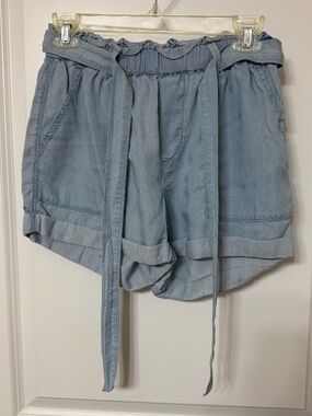 Belted shorts